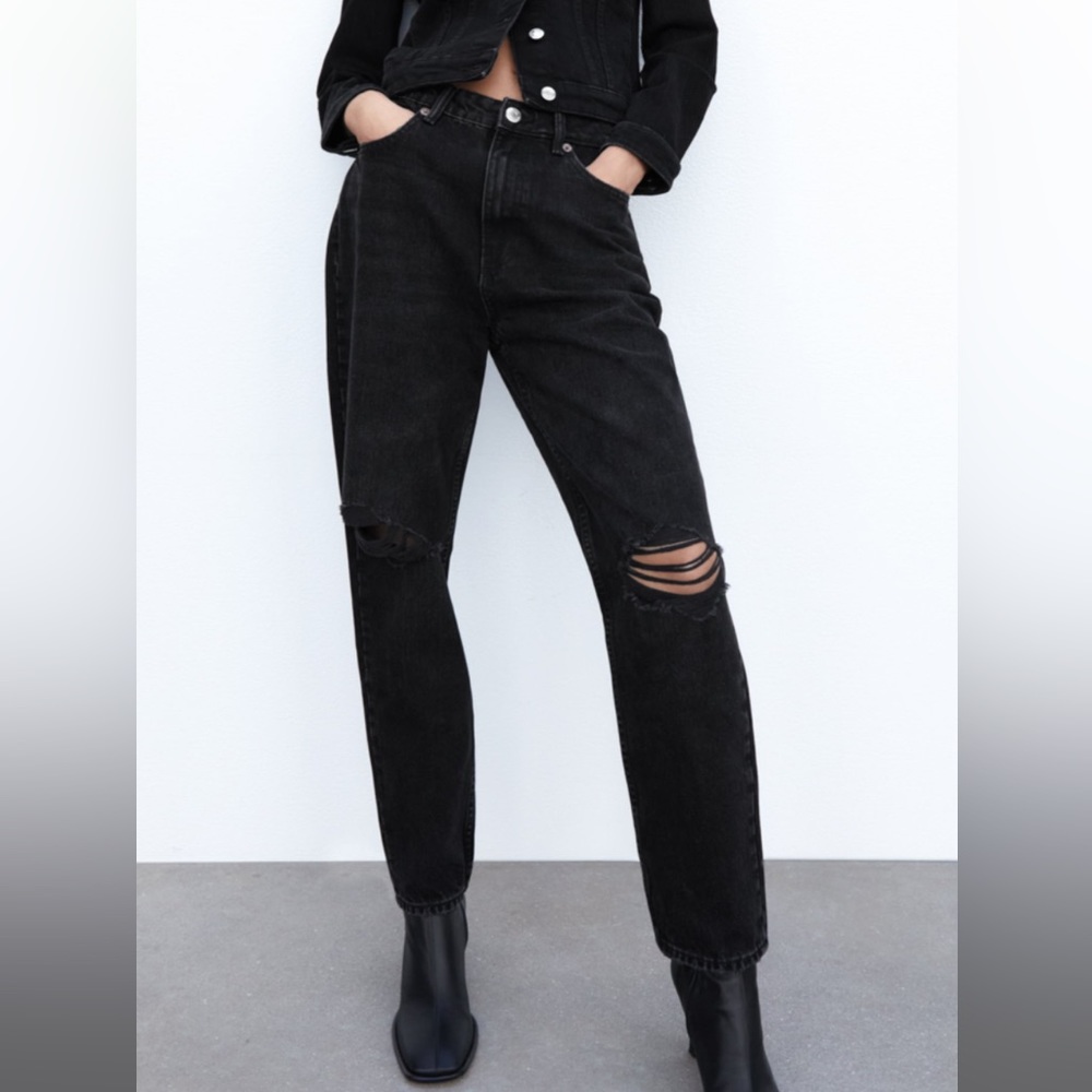 Zara Ripped mom fit jeans in black size 28